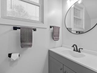 New build duplex-sleeps 6! Pet friendly! - 1