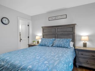 New build duplex-sleeps 6! Pet friendly! - 7