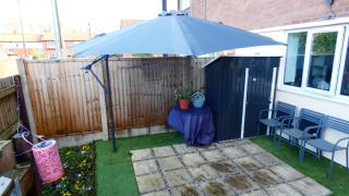 Spacious 3 Bed Maisonette close to Salford Quays and Manchester with Smart TVs and Netflix perfect for families and contractors - 5