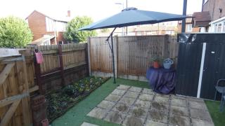 Spacious 3 Bed Maisonette close to Salford Quays and Manchester with Smart TVs and Netflix perfect for families and contractors - 2