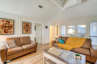 5 Mi to UT Dallas Family-Friendly Duplex with Patio - 5