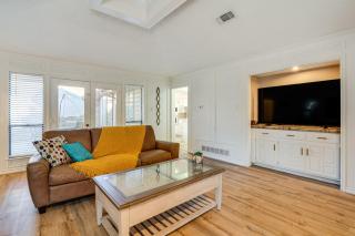 5 Mi to UT Dallas Family-Friendly Duplex with Patio - 4