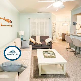 1st Floor 2BR-2BA Pool Quiet & Convenient - 0