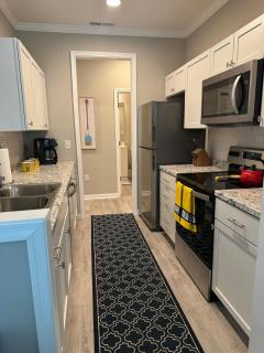 1st Floor 2BR-2BA Pool Peaceful & Near It All - 2