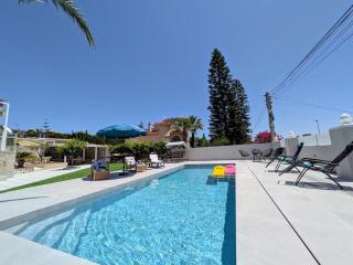 Large renovated Holiday House with private pool - 9