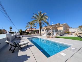 Large renovated Holiday House with private pool - 0