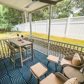 Spacious Private 2BR-2BA Pool Garage Central - 5