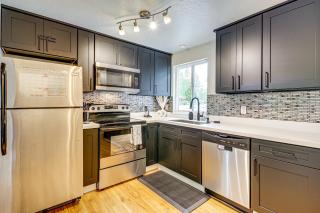 Walk to Lake Stevens Duplex with Fire Pit! - 2