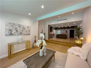 Splash and Stay Studio City - 2