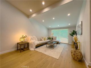 Splash and Stay Studio City - 1