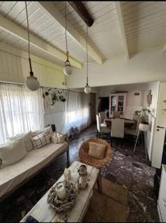 Chalet House in La Plata - 0