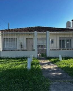 Chalet House in La Plata - 1