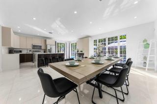 Gorgeous Hollywood Beach 4-Bedroom w HEATED POOL - 8