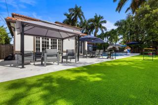 Gorgeous Hollywood Beach 4-Bedroom w HEATED POOL - 7