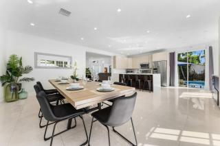 Gorgeous Hollywood Beach 4-Bedroom w HEATED POOL - 3