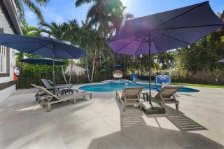 Gorgeous Hollywood Beach 4-Bedroom w HEATED POOL - 2