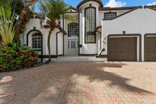 Gorgeous Hollywood Beach 4-Bedroom w HEATED POOL - 1