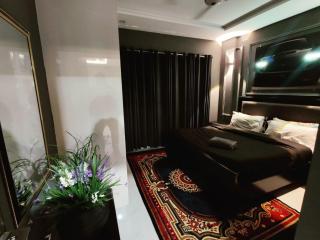 Car enthusiast themed 2 bedroom apartment - 1