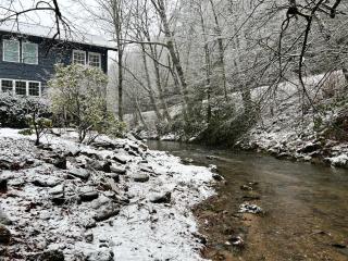 Riverside Retreat - 6