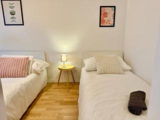 Modern Apartment with Balcony near Vienna - 9