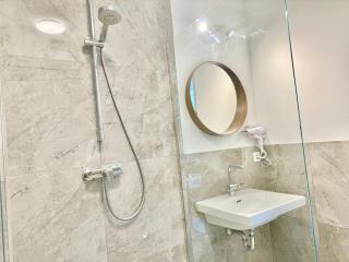 Modern Apartment with Balcony near Vienna - 4