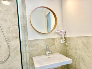 Modern Apartment with Balcony near Vienna - 3