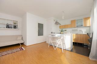 1 Sierpnia 34 Warsaw Apartment by Solarento - 6