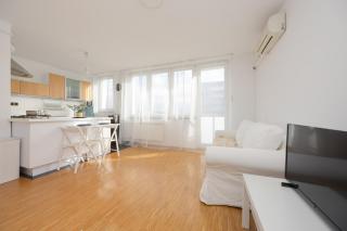 1 Sierpnia 34 Warsaw Apartment by Solarento - 2