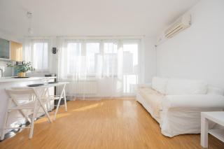 1 Sierpnia 34 Warsaw Apartment by Solarento - 5