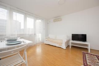 1 Sierpnia 34 Warsaw Apartment by Solarento - 7