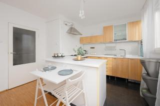 1 Sierpnia 34 Warsaw Apartment by Solarento - 9