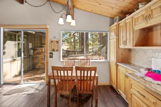 Moonridge Manor - Very lovely cabin in a quiet neighborhood with an amazing hot tub! - 1
