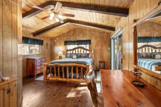 Moonridge Manor - Very lovely cabin in a quiet neighborhood with an amazing hot tub! - 1