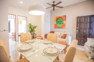 Historic Getaway with Breakfast - 0