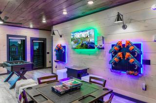 Sleeps 21 - Heated Pool - Hot Tub - Mountain Views - 7