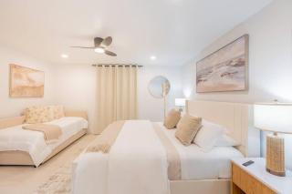 Ocean Pool view I Beach front I Near Flagler 2BR - 4