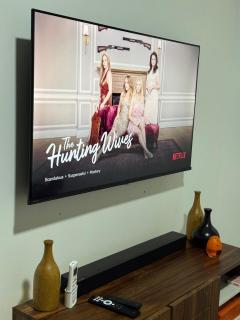 Cozy 1BR Stay Near Bahai Temple - WIFI, AC, SMART TV - 9