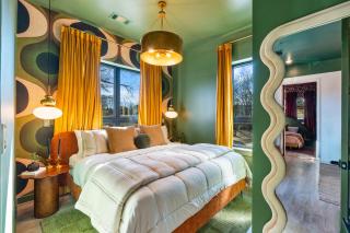 Three King Suites with Pool Gym Balcony Garage Right on Music Row Downtown Views from Rooftop Walk to RCA Studio B & Local Dining Elevator Access 24 Hr Hospitality - 7