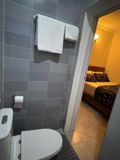 Cozy 1BR Stay Near Bahai Temple - WIFI, AC, SMART TV - 5