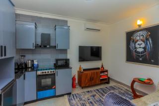 Cozy 1BR Stay Near Bahai Temple - WIFI, AC, SMART TV - 1