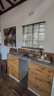 Madeley House Unit 4 - Tranquility 5 kms from O T Tambo - 1