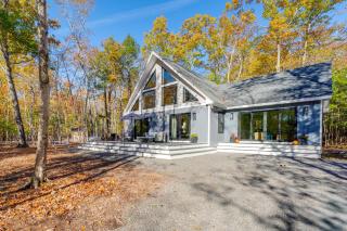 Beaches, Golf and More Family Home on Frye Island! - 0