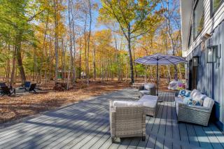 Beaches, Golf and More Family Home on Frye Island! - 9