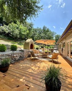 Art Deco Gem-King Suite-Hot Tub-Outdoor Fire Place - 1