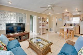 Cozy Ormond Beach Bungalow Steps to the Sand - 0