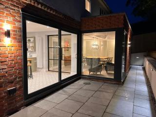 Lynwood House, private 5 bed 4 bath with large drive - 9