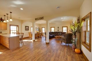 McJuggers Loft Walk to Lake, Park, Restaurants - 5