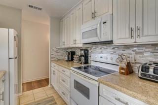 Ocean-View Beach House in Galveston, Dogs Welcome! - 2