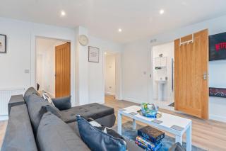 Central 2 Bedroom Apartment with Free Parking Sleeps 8 & Walk to City Centre & Arena - 5