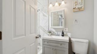 Elegant Escape Minutes from Downtown & UIC - 5